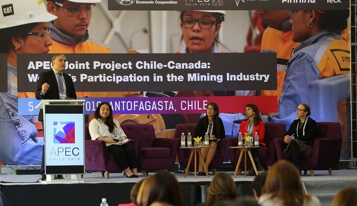 En Antofagasta se debatió sobre el importante rol de la mujer en minería